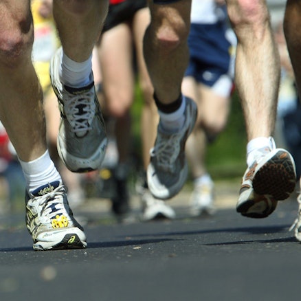 Beine von Marathon-Läufern in Aktion. (Symbolbild)