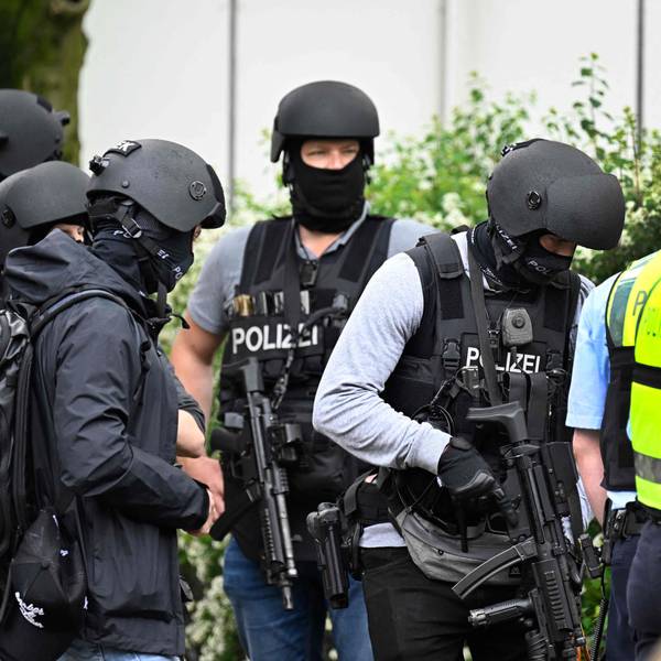Spezialkräfte der Polizei im Einsatz in Ratingen.
