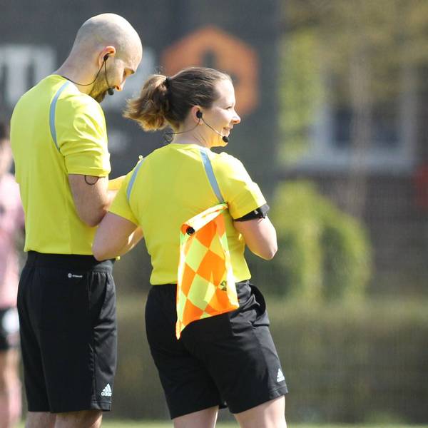 Ehrenamtler wie Schiedsrichter sind für den Amateursport unverzichtbar.