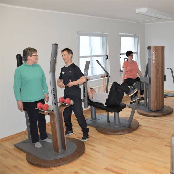 Die Gesundheitswoche der DLG bei Sportwelt Schäfer unter Anleitung von Trainer Reiner Nottelmann.