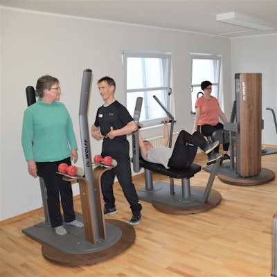 Die Gesundheitswoche der DLG bei Sportwelt Schäfer unter Anleitung von Trainer Reiner Nottelmann.