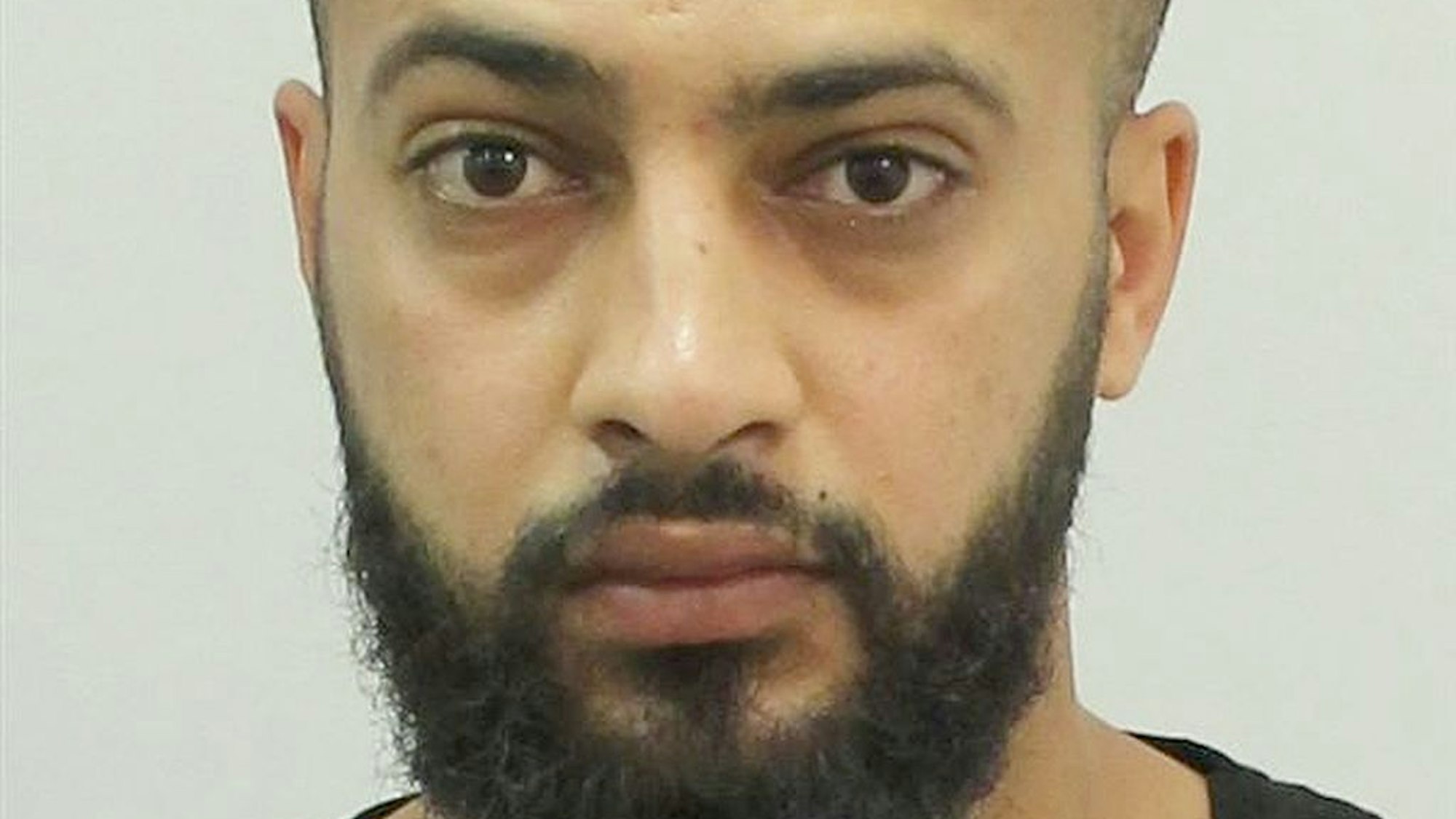Tatverdächtiger versuchter Totschlag
https://polizei.nrw/fahndung/105639