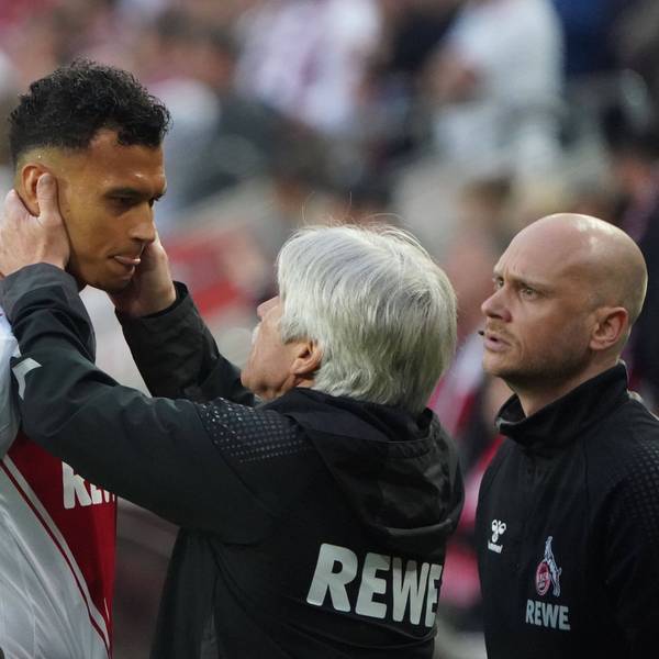 Davie Selke vom 1. FC Köln wird behandelt.
