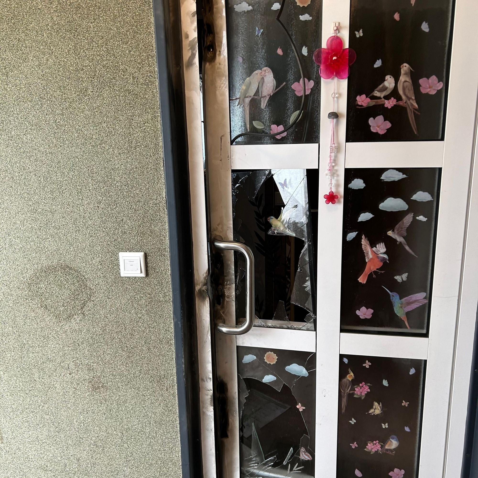Nach dem Angriff eines Mannes auf Polizisten und Feuerwehrleute in Ratingen