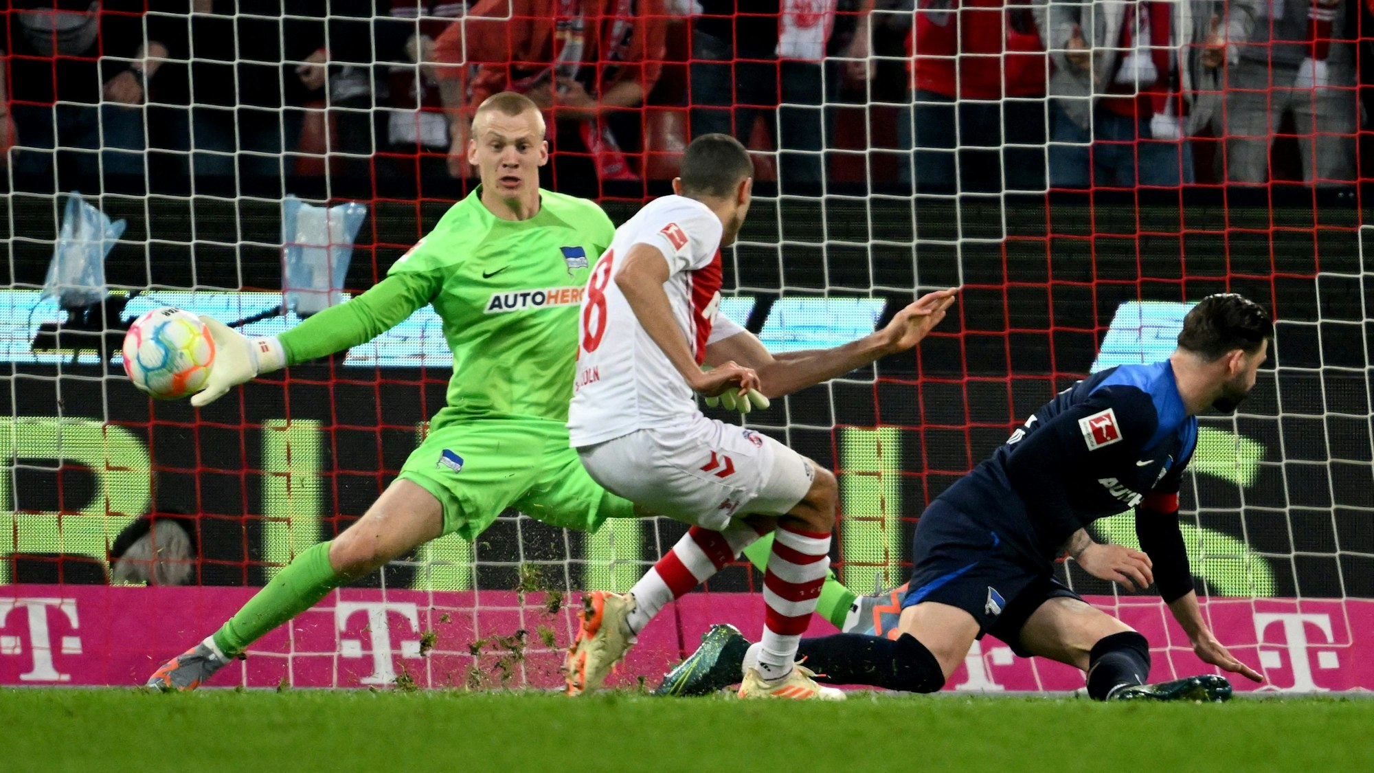 Skhiris Tor von hinten.