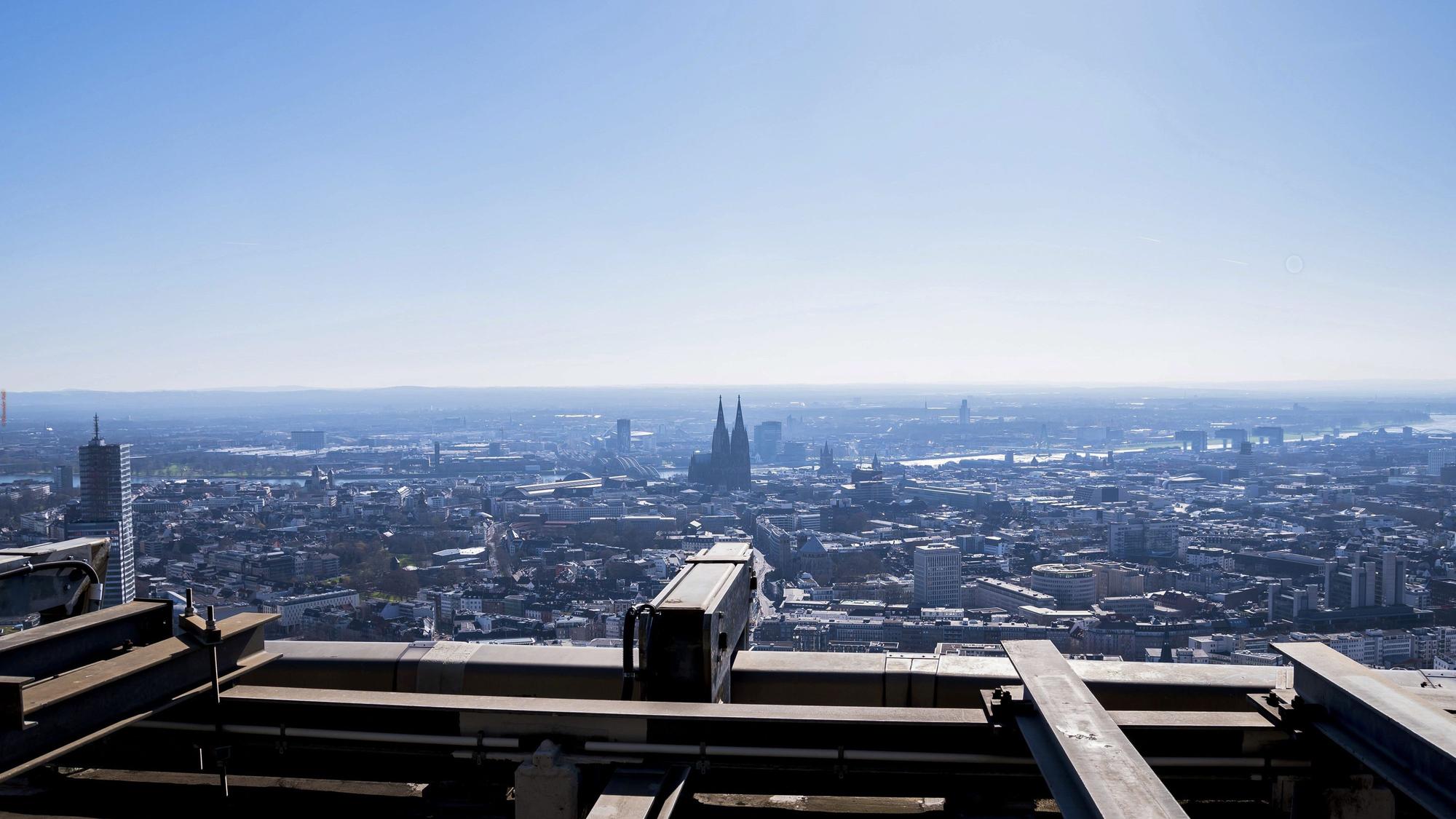 Blick vom Fernsehturm Colonius auf Köln