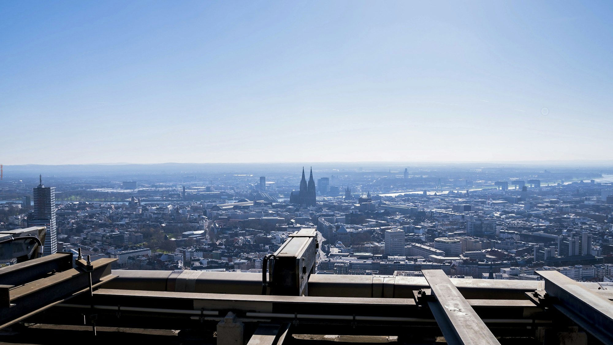 Blick vom Fernsehturm Colonius auf Köln