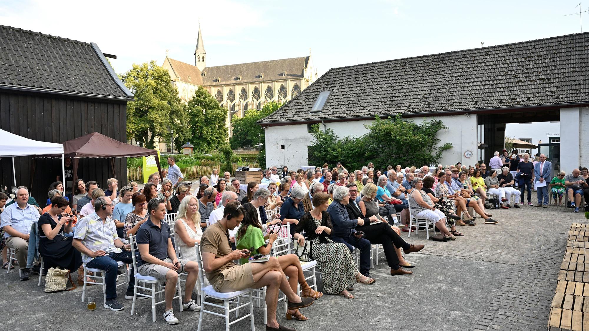 Das Publikum während einer Lesung aus dem vergangenen Jahr.
