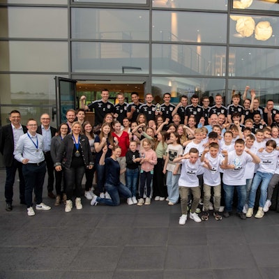 Die Sportlerinnen, Sportler und Mannschaften des Jahres 2022 im Kreis Euskirchen feierten ihre Erfolge mit den Vertretern der Redaktion und des Gastgebers, der Firma F&S concept, in Euskirchen.
