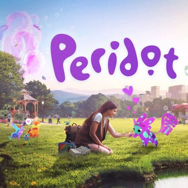 In dem App-Spiel „Peridot“ können Menschen mit virtuellen Wesen in der realen Welt interagieren. Auf dem Bild interagiert eine Frau in einem Park mit einem dieser virtuellen Wesen.