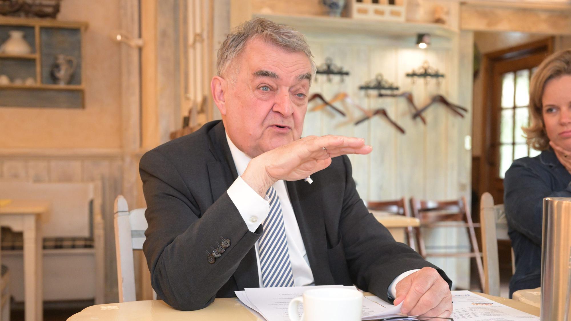Herbert Reul im Gespräch über seine Zeit im Düsseldorf.