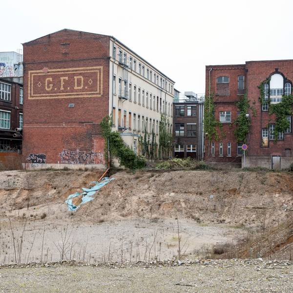 Mehrere teils marode Industriehallen, Backstein