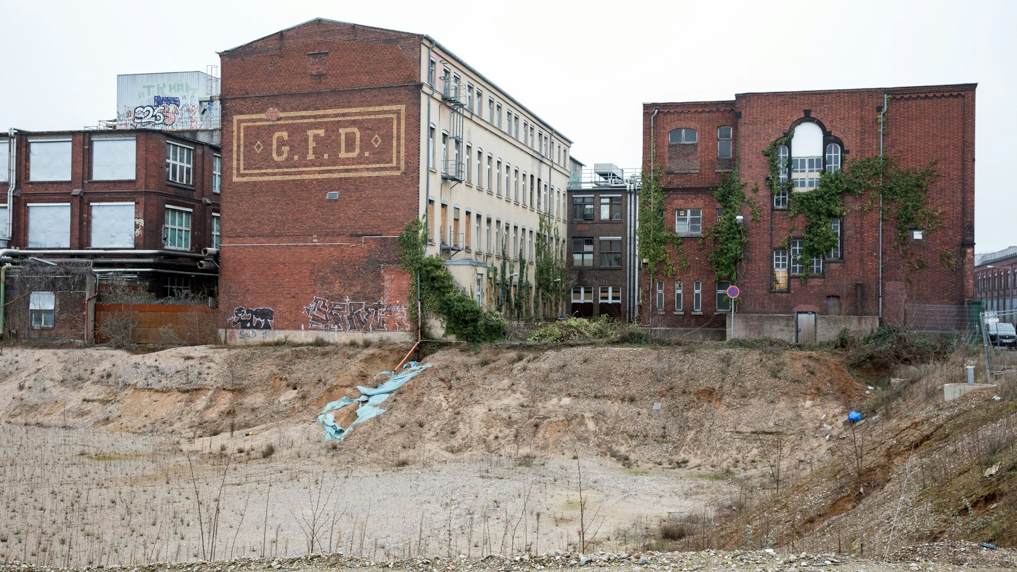 Aussenansichten vom Gebäudekomplex des Otto-und-Langen-Quartiers.