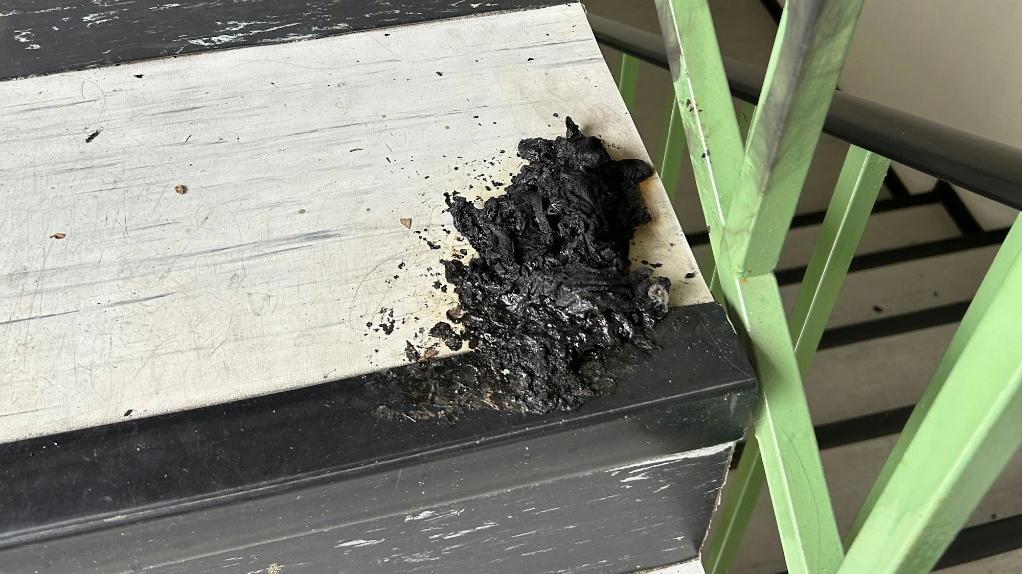 Nach dem Angriff eines Mannes auf Polizisten und Feuerwehrleute in Ratingen