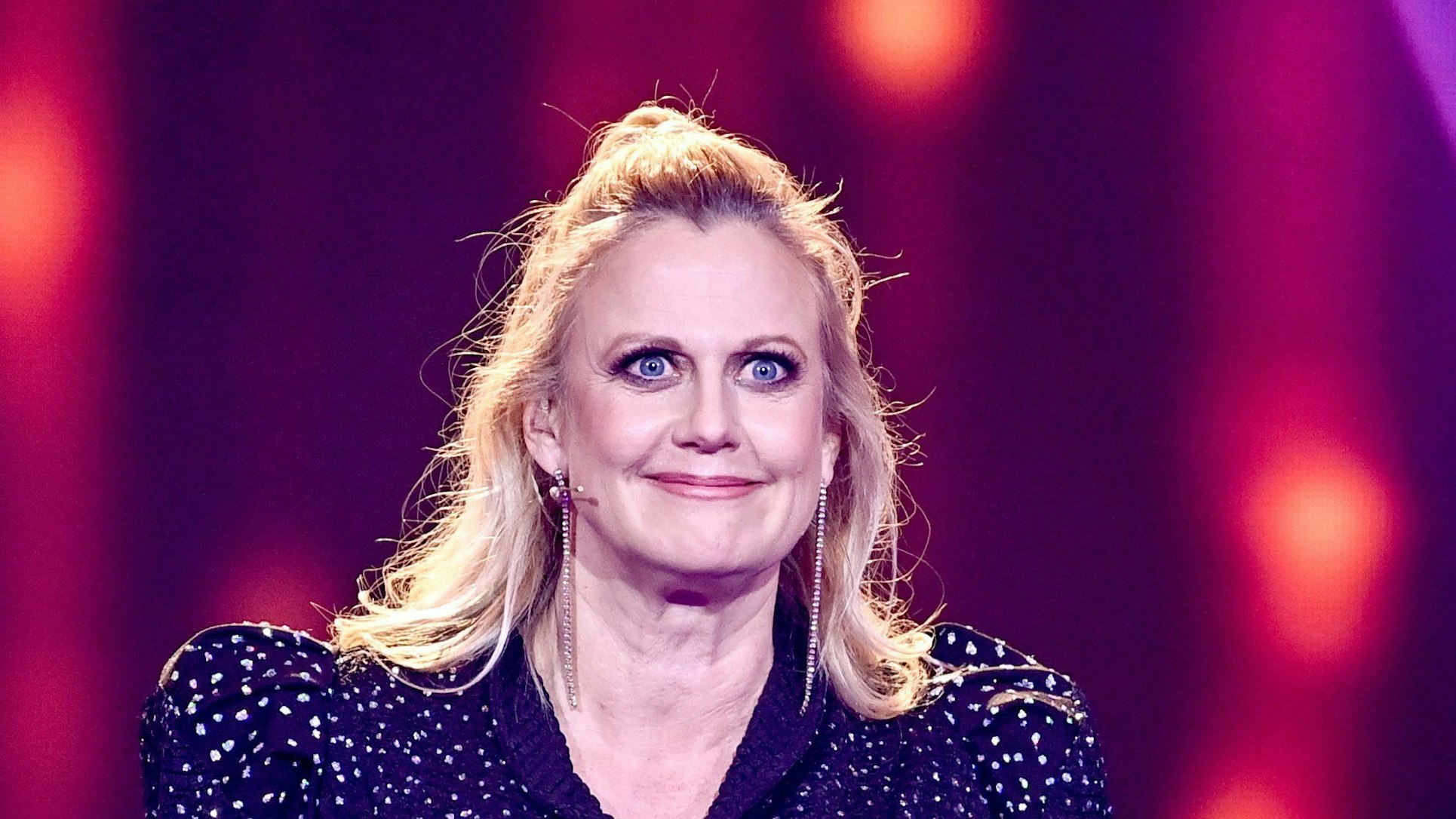 Barbara Schöneberger beim ESC-Vorentscheid in Köln auf der Bühne.