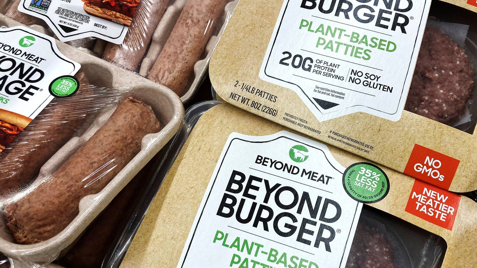Beyond Meat Produkte sind in einer Kühltruhe in einem Lebensmittelgeschäft