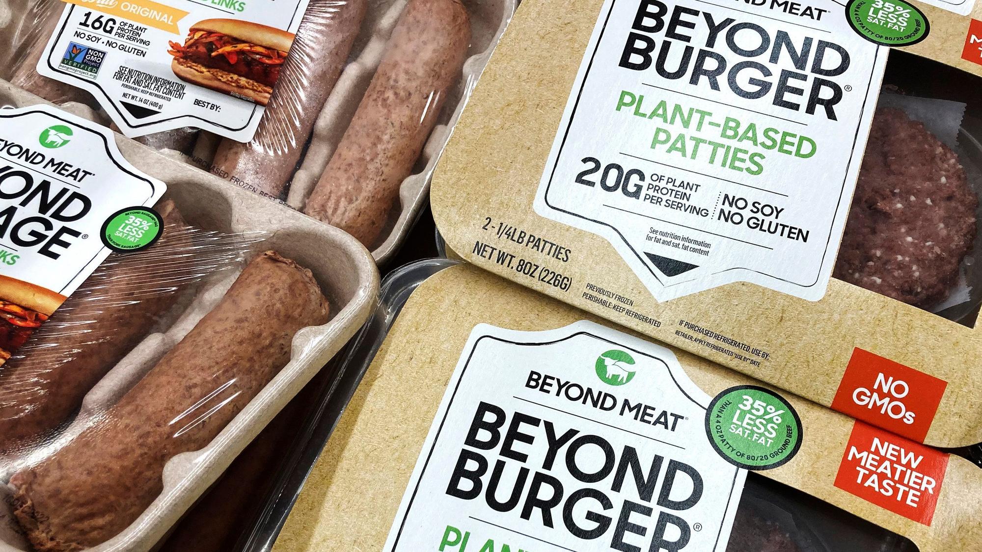 Beyond Meat Produkte sind in einer Kühltruhe in einem Lebensmittelgeschäft
