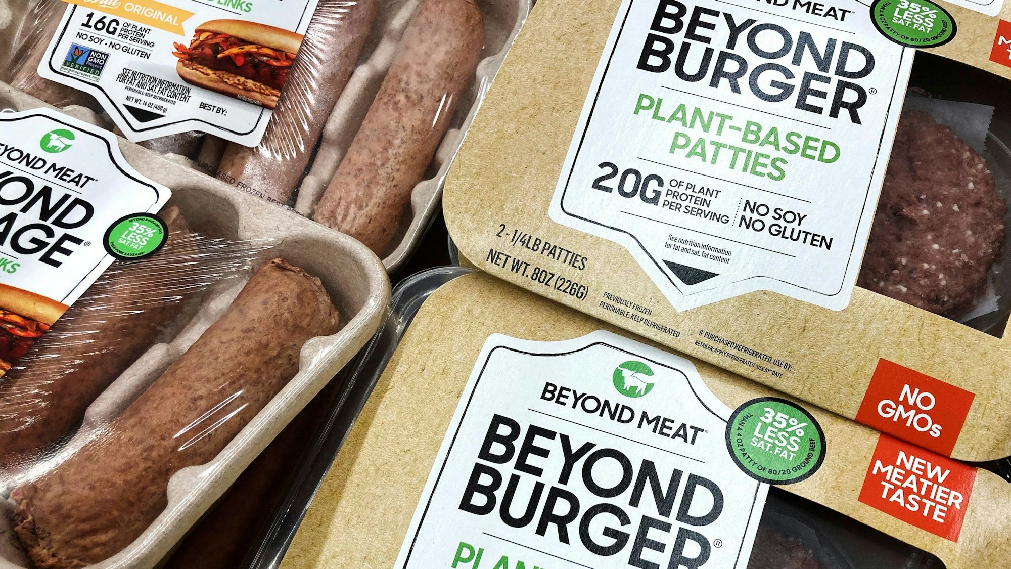Beyond Meat Produkte sind in einer Kühltruhe in einem Lebensmittelgeschäft
