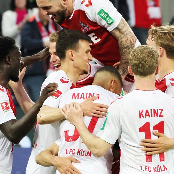 Die Spieler des 1. FC Köln bejubeln das Tor zum zwischenzeitlichen 3:2 gegen Hertha BSC