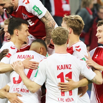 Die Spieler des 1. FC Köln bejubeln das Tor zum zwischenzeitlichen 3:2 gegen Hertha BSC