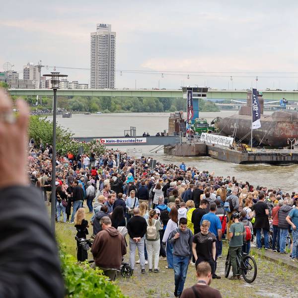 Das U-Boot U17 legte am Samstagabend an der Kölner Bastei an.