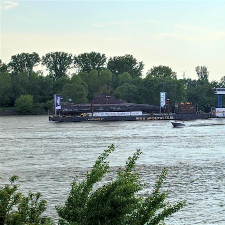 Das U-Boot U17 passierte das Leverkusener Rheinufer.