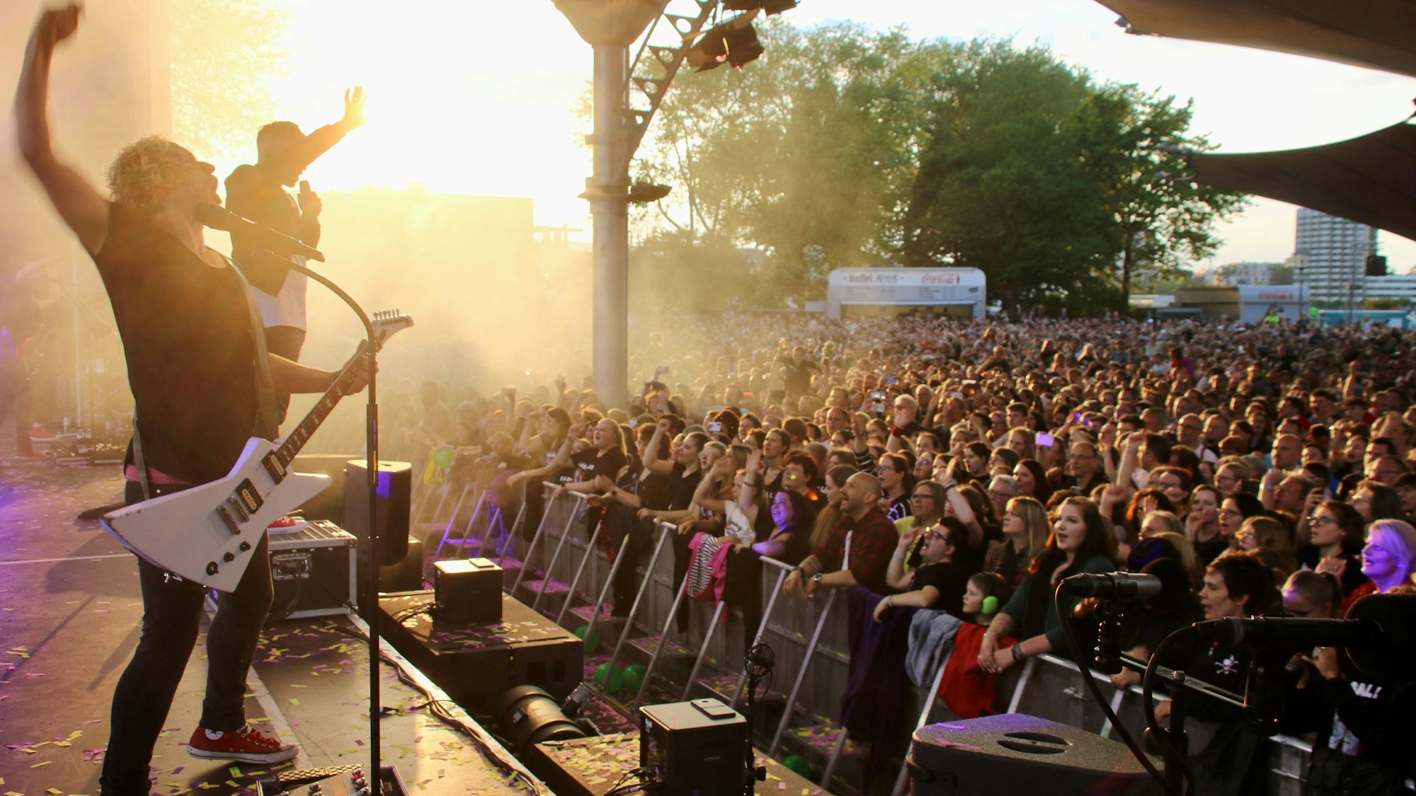 Saisoneröffnung 2023 mit Kasalla am Tanzbrunnen in Köln.