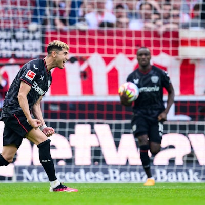 Leverkusens Exequiel Palacios jubelt nach seinem Tor zum 1:1.