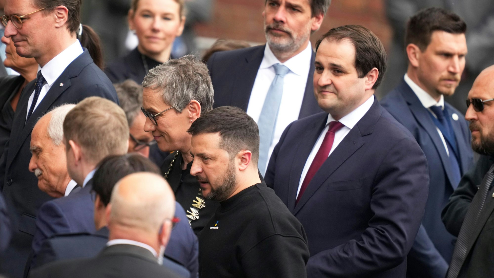 Wolodymyr Selensky trifft zur Verleihung des Karlspreises in Aachen ein.