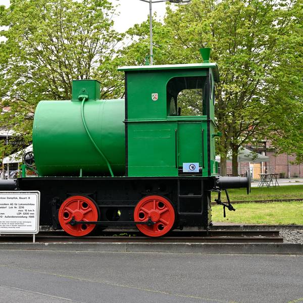Eine Lokomotive auf dem Zanders-Gelände.
