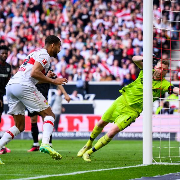 Stuttgarts Josha Vagnoman köpft einen Ball am Tor vorbei.
