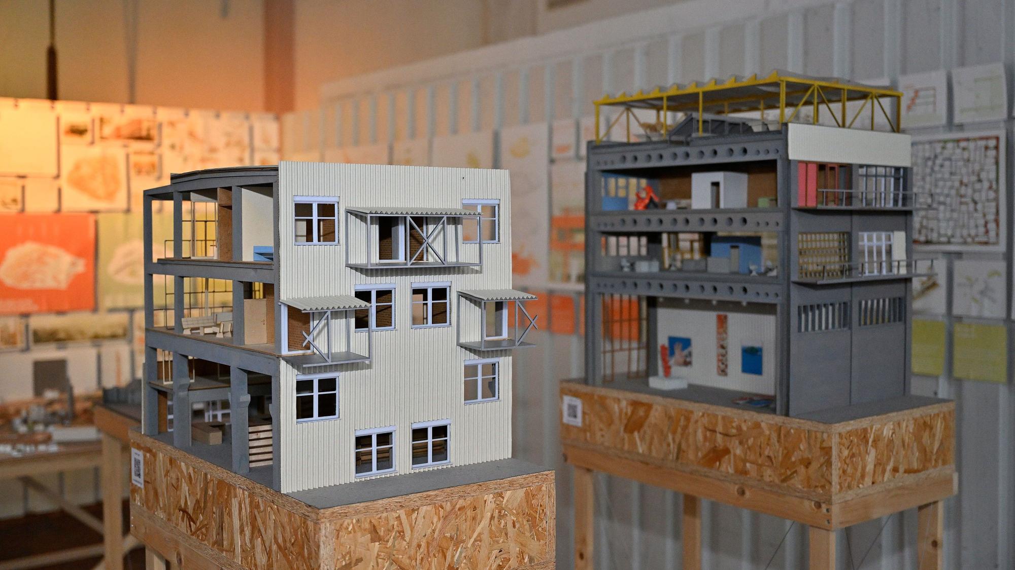 Modelle von umgebauten Zanders-Hallen auf dem Gelände der ehemaligen Papierfabrik.
