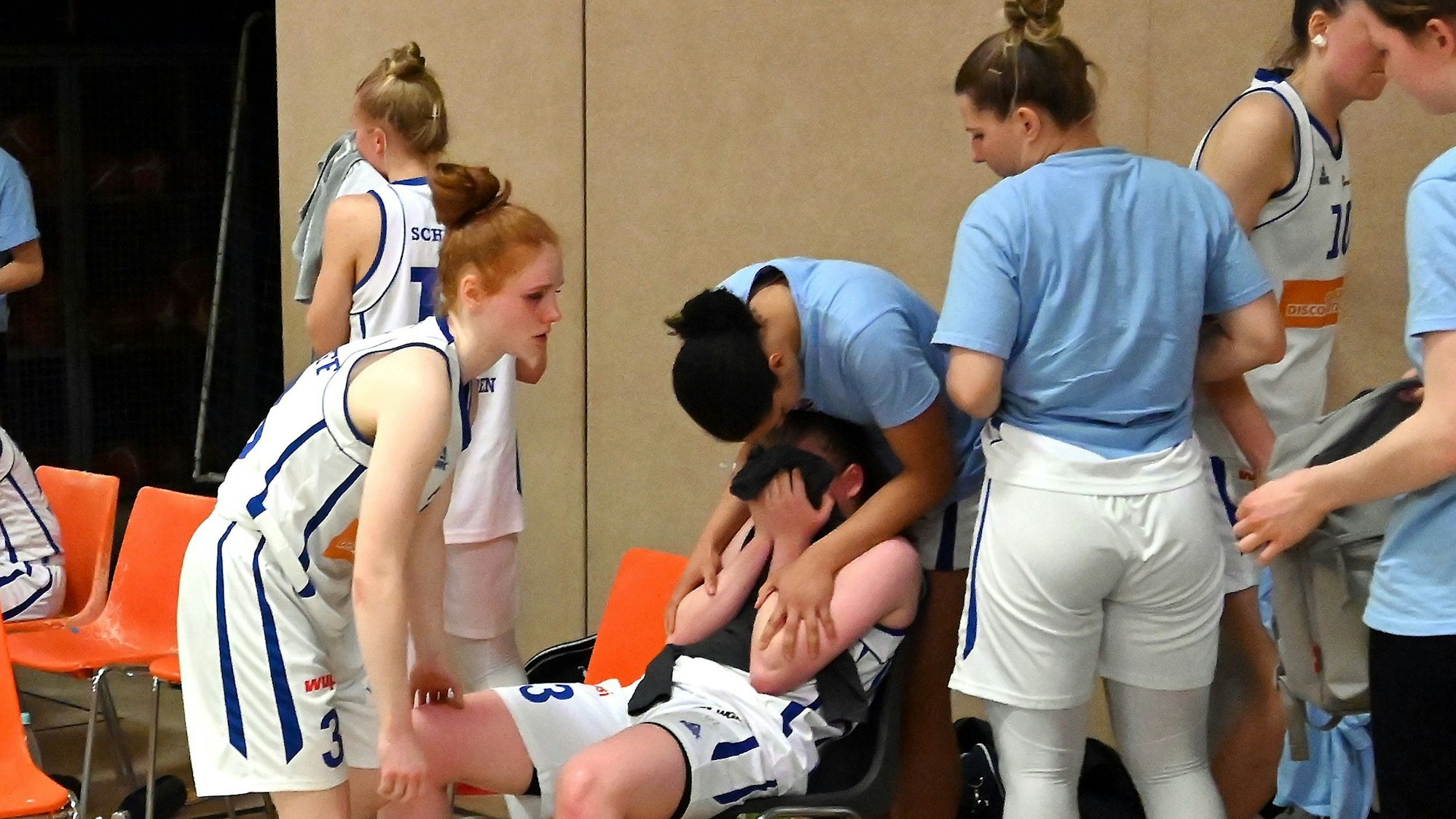 12.05.2023, Basketball-BBZ Opladen-Göttingen
Tränen bei Greta Kröger (Opladen)
Foto: Uli Herhaus