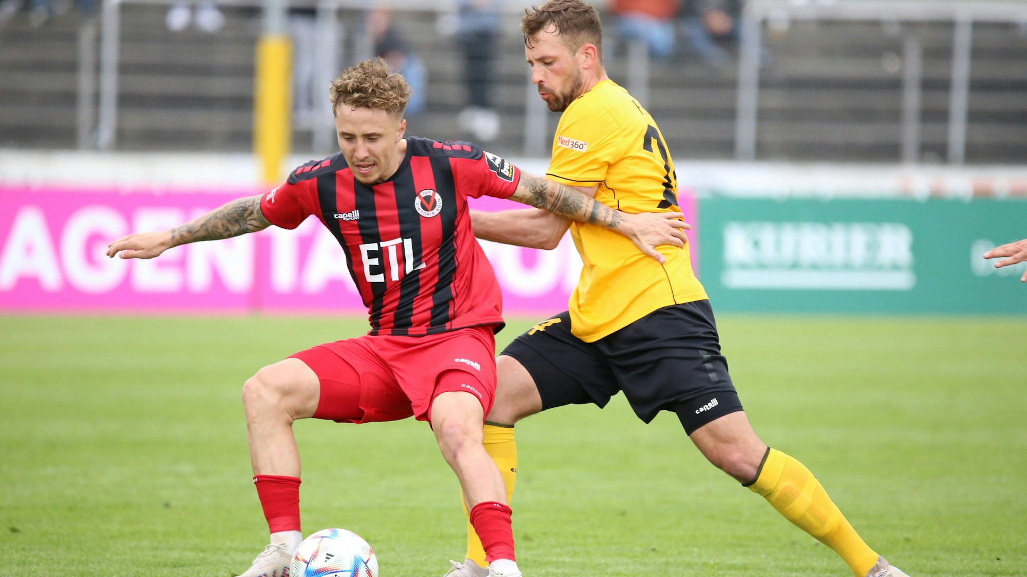 Luca Marseiler FC Viktoria Koeln, 30, Felix Weber SpVgg Bayreuth, 24, SpVgg Bayreuth vs. FC Viktoria Koeln, Fussball, 3.Liga, 2022/2023, 36.Spieltag, 13.05.2023 SpVgg Bayreuth vs. FC Viktoria Koeln, Fussball, 3.Liga, 2022/2023, 36.Spieltag, 13.05.2023 Bayreuth *** Luca Marseiler FC Viktoria Koeln, 30 , Felix Weber SpVgg Bayreuth, 24 , SpVgg Bayreuth vs FC Viktoria Koeln, Football, 3 Liga, 2022 2023, 36 Matchday, 13 05 2023 SpVgg Bayreuth vs FC Viktoria Koeln, Football, 3 Liga, 2022 2023, 36 Matchday, 13 05 2023 Bayreuth Copyright: xEibner-Pressefoto/MarcusxFoersterx EP_EER