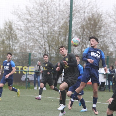 Kamil Süslü (Mitte) vom SC Uckerath