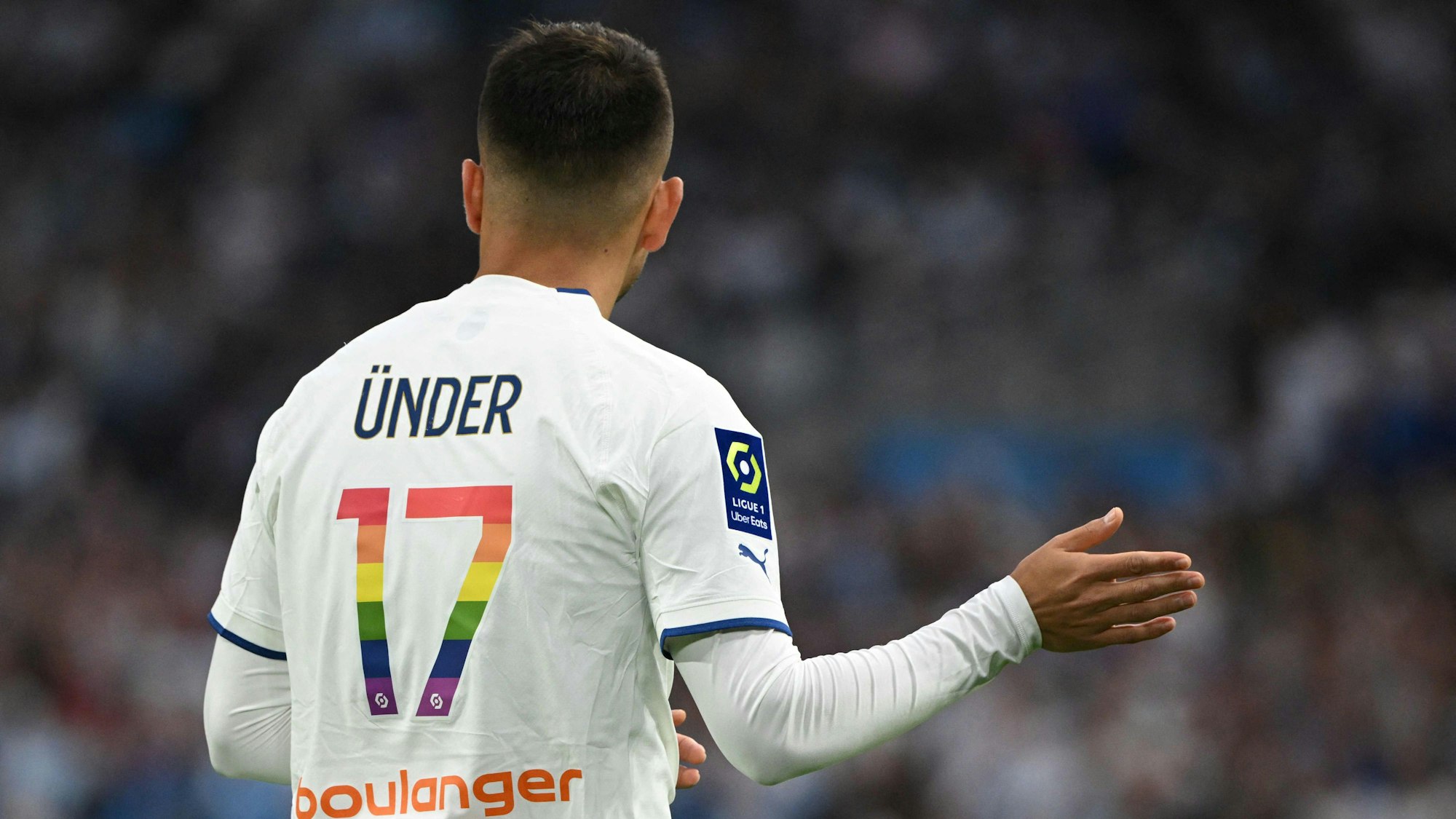 Der türkische Stürmer Cengiz Under von Marseille gestikuliert während des französischen Fußballspiels der Ligue 1 zwischen Olympique Marseille (OM) und SCO Angers.