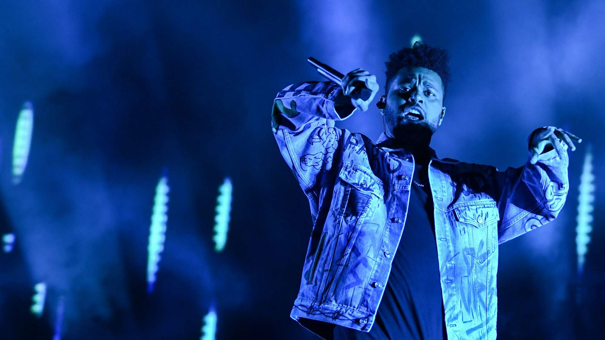 Der kanadische R&B-Musiker The Weeknd beim Musikfestival Lollapalooza. Tritt er künftig unter anderem Namen auf? Der Künstler macht immer mehr Andeutungen für eine Namensänderung. (Archivbild)