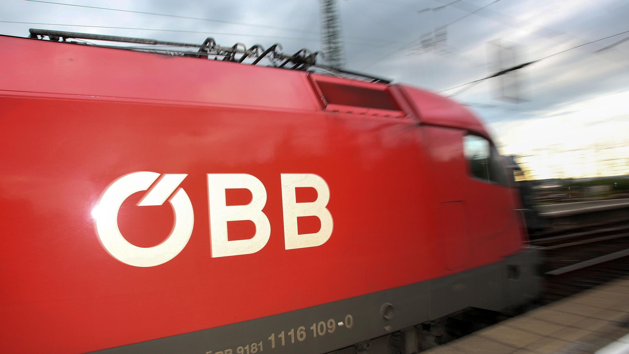 In einem Schnellzug der ÖBB (Österreichische Bundesbahnen) löste die Manipulation der Durchsage-Anlage zunächst Verwunderung und dann Entsetzen aus (Symbolbild).