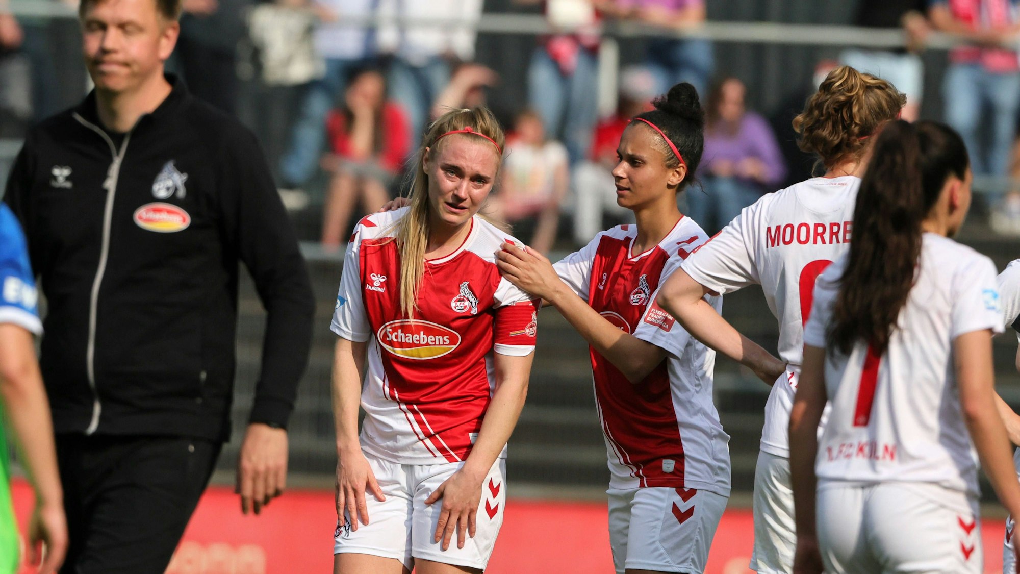 Die Spielerinnen des 1.FC Köln zeigten sich enttäuscht nach der bitteren Niederlage gegen Meppen.