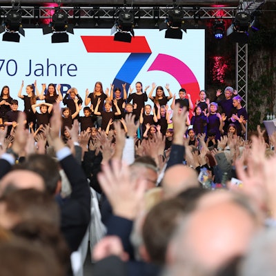 12.05.2023
Köln:
Halle Tor 2:
Festveranstaltung zum 70-jährigen Bestehen der Landschaftsverbände Rheinland und Westfalen-Lippe. 
„Hands up“
Chor der LVR-David-Hirsch-Schule, Förderschwerpunkt Hören und Kommunikation aus Aachen
Foto: Martina Goyert
