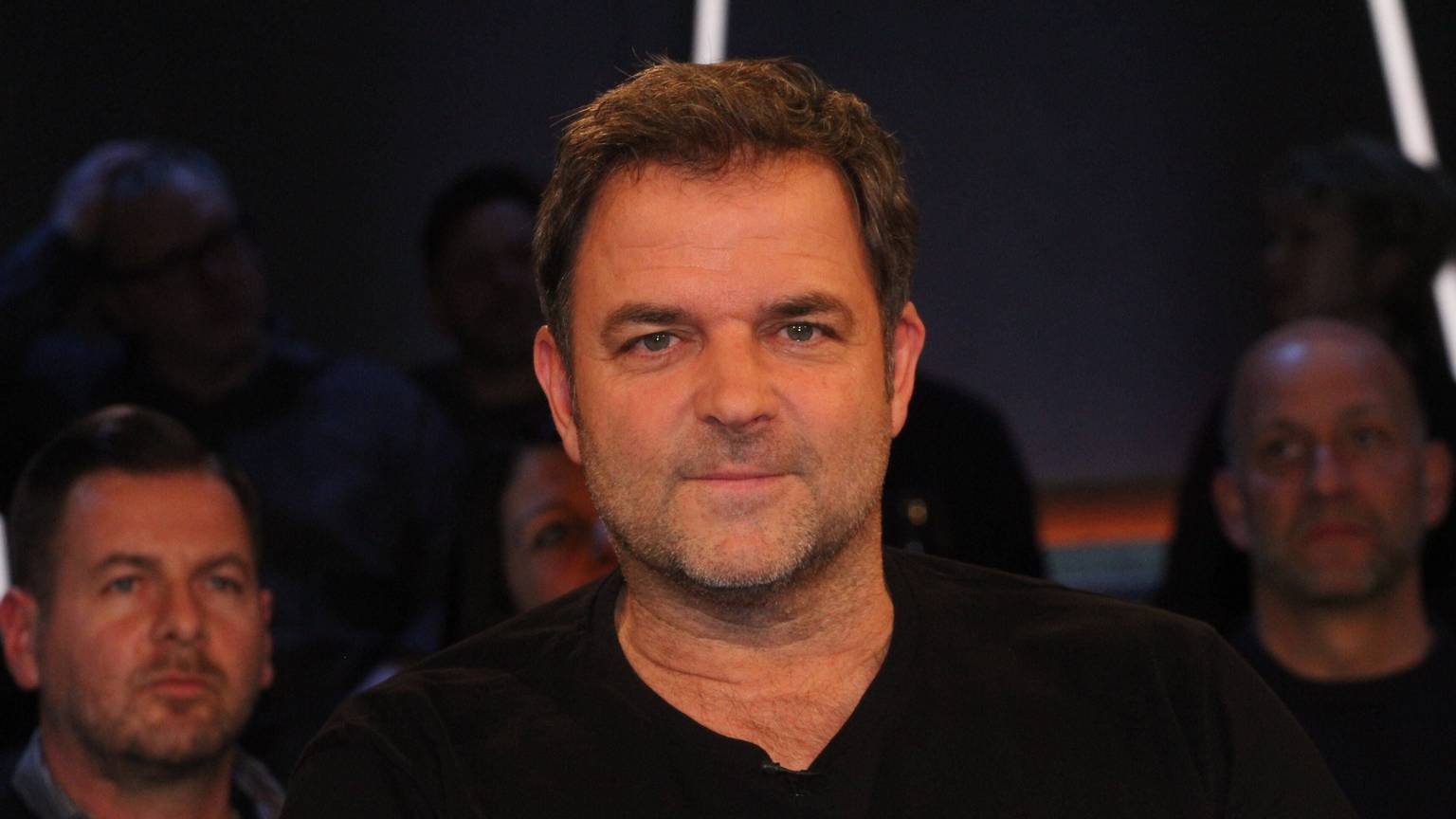 Hundetrainer Martin Rütter, der auch aus dem TV bekannt ist, hier zu Gast in einer Talk-Show.