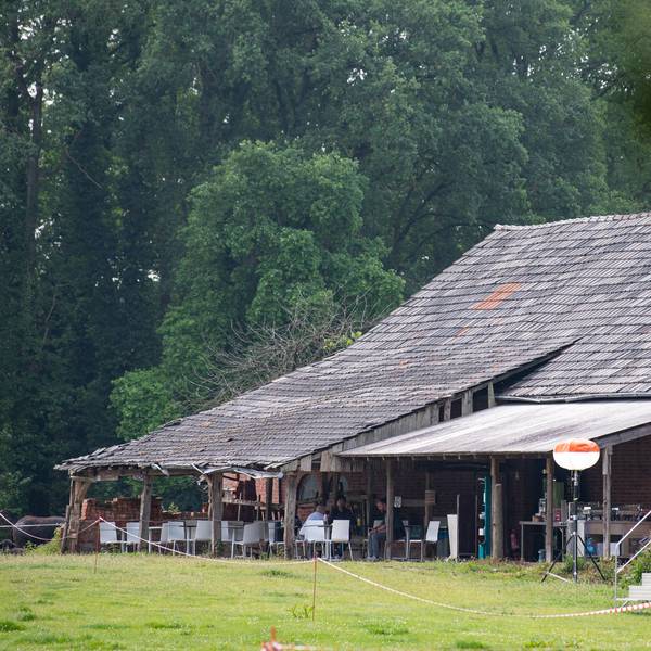 Rückansicht des Gebäudes, in dem der Fernsehsender RTL 2020 das „Sommerhaus der Stars“ gedreht hat. Nun wurden die Kandidatinnen und Kandidaten für die achte Staffel bekannt gegeben. (Archivbild)