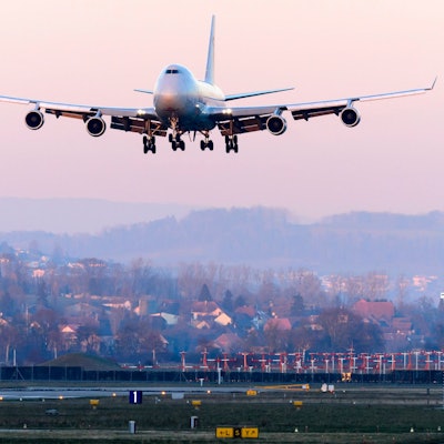 Eine Boeing 747 von Cargolux vor der Landung (Symbolbild).