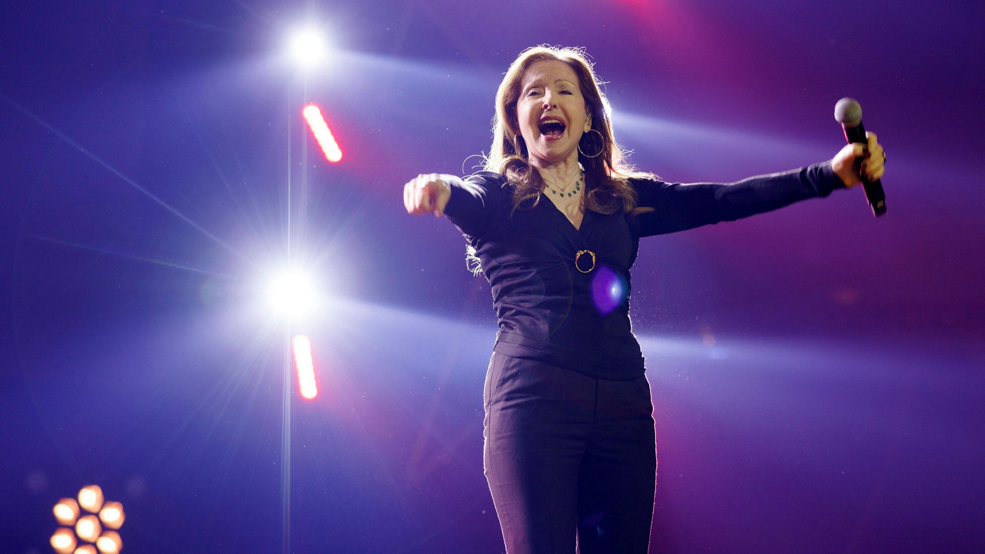 Vicky Leandros bei einem Konzert.