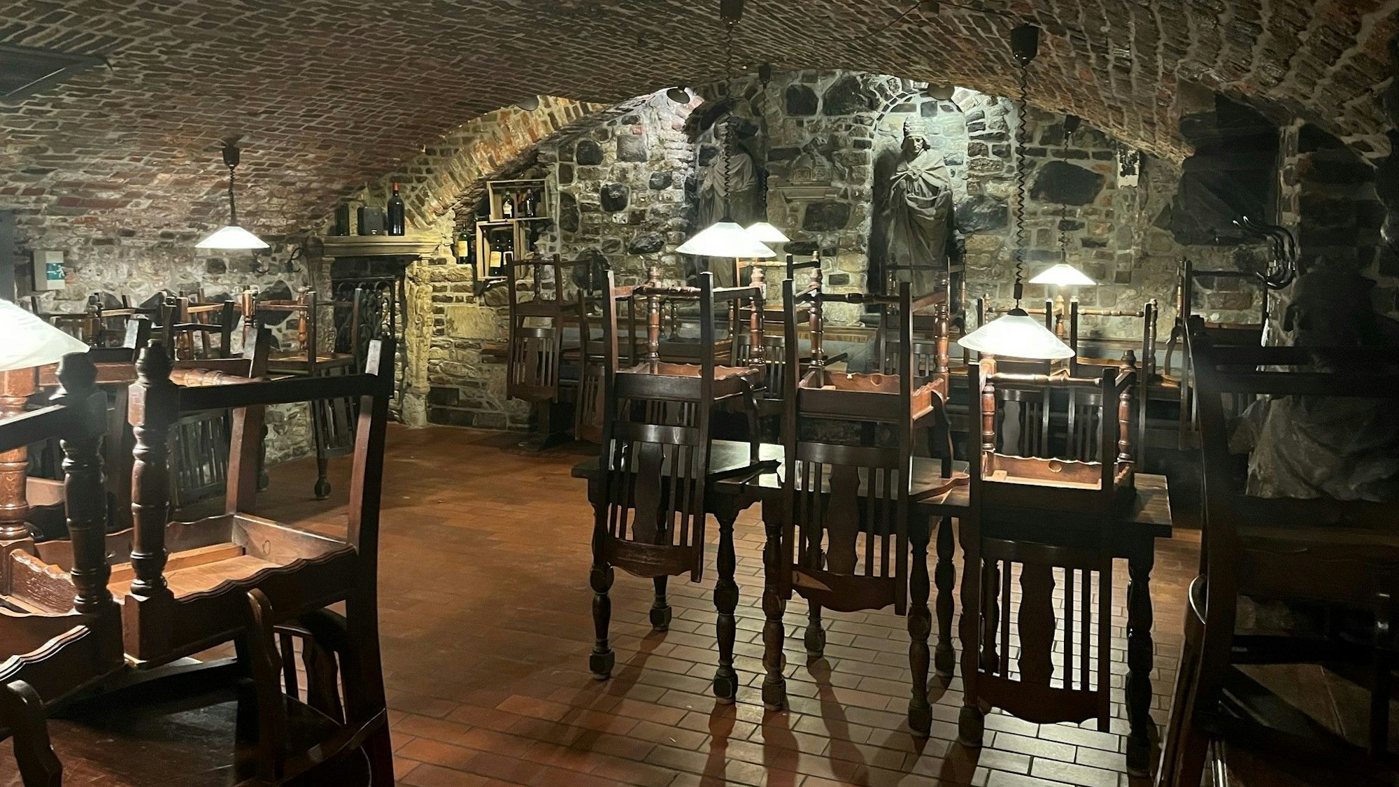 So sieht der Gewölbekeller im Weinhaus Brungs aus.