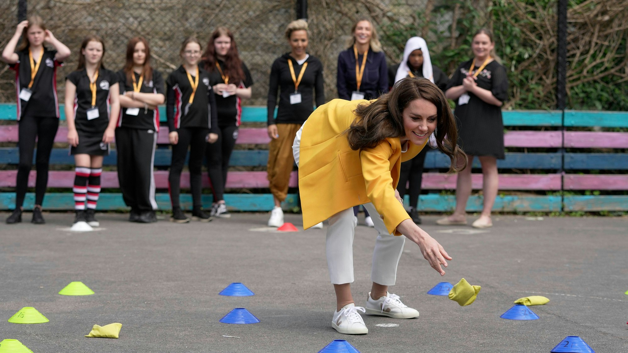 Catherine, Prinzessin von Wales, spielt bei ihrem Besuch des Dame Kelly Holmes Trust.
