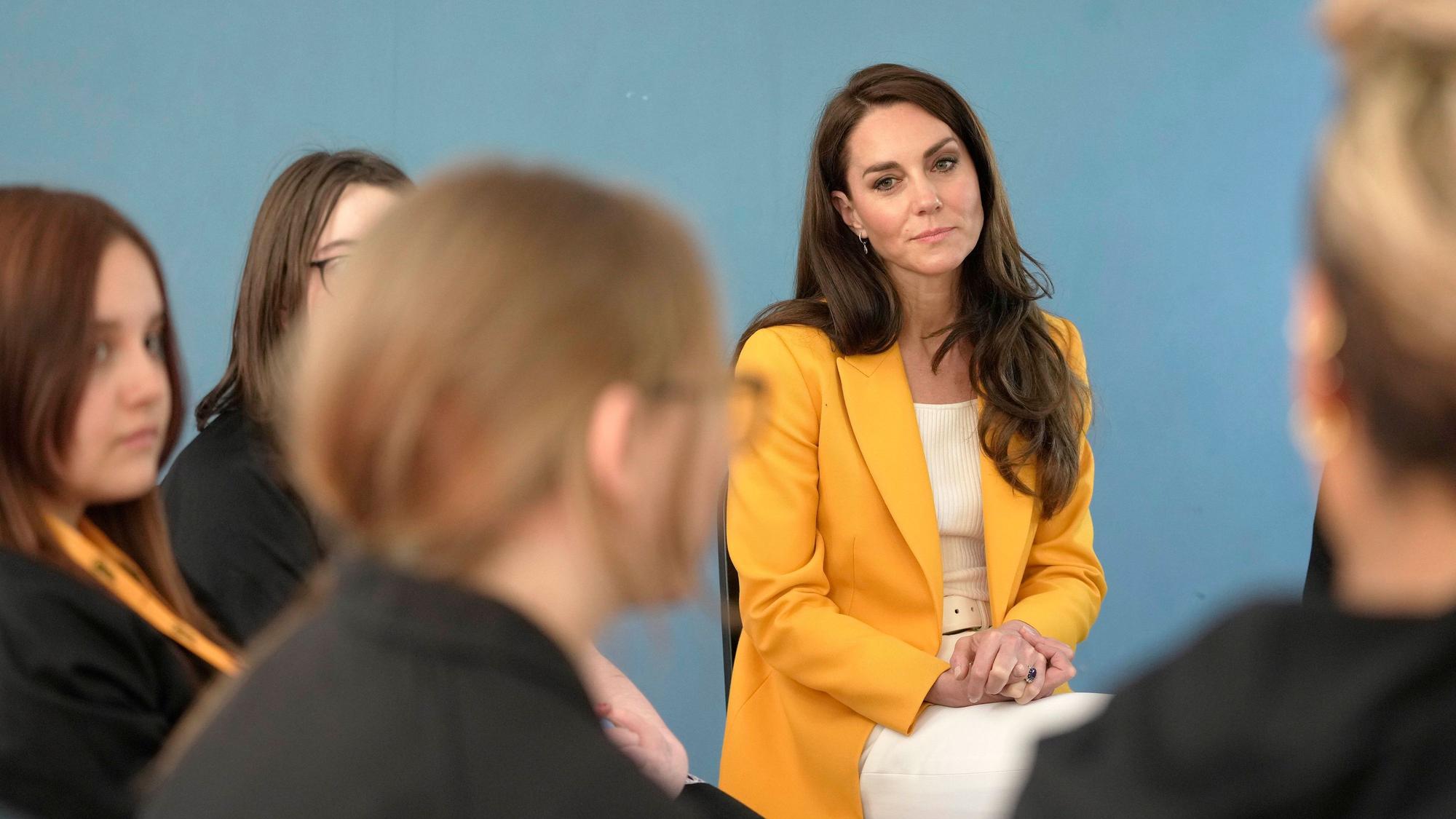 Catherine, Prinzessin von Wales, traf bei ihrem Besuch des Dame Kelly Holmes Trust, einige der Jugendlichen, die von der Wohltätigkeitsorganisation unterstützt werden.