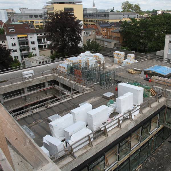 Die Rathausbaustelle am Nogenter Platz von oben.