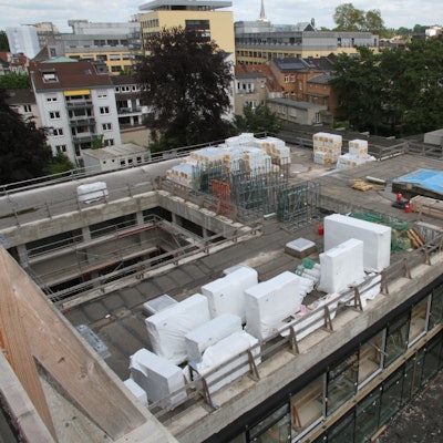 Die Rathausbaustelle am Nogenter Platz von oben.