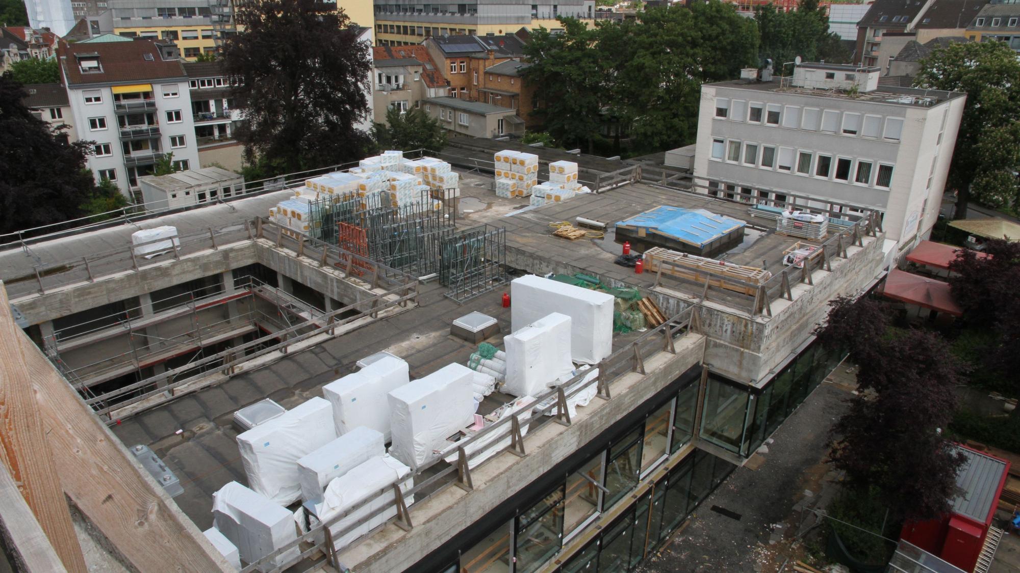 Die Rathausbaustelle am Nogenter Platz von oben.